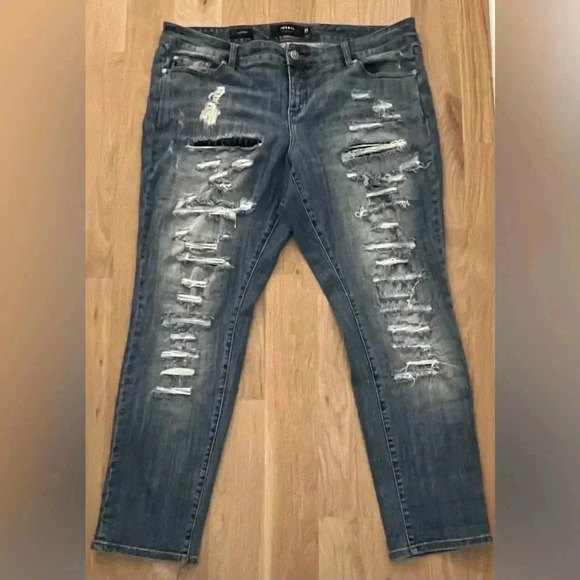 TORRID PREMIUM | women’s distressed BOYFRIEND denim jeans. Size: 20 - Picture 15 of 16